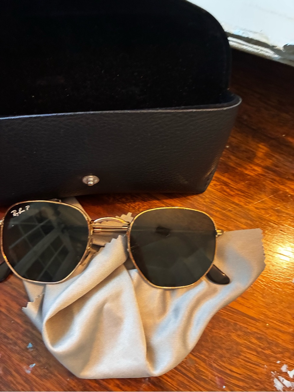 Ray-Ban Gold Frame Sunglasses with black Lenses polarized